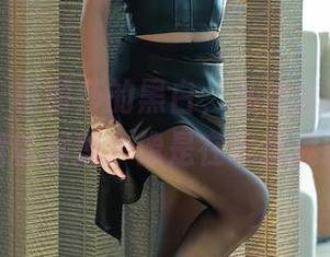 秀人网 - 李丽莎的黑白，私拍套图里的情绪难以捉摸，像是在玩捉迷藏。