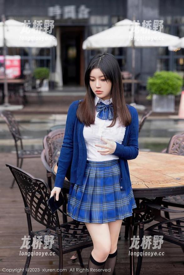 秀人网-雨夕cy 秀人网 - 新鲜出炉!雨夕cy的白丝作品,露出一丝不羁的妩媚