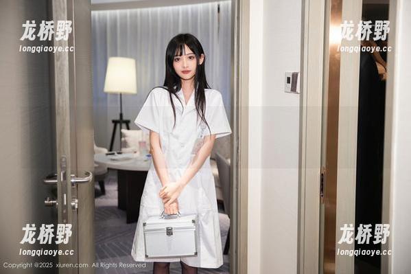 秀人网-龙泽美曦 秀人网 - 龙泽美曦的图集:学妹大展职业生涯,瞧这一脸认真,真刺得我眼!