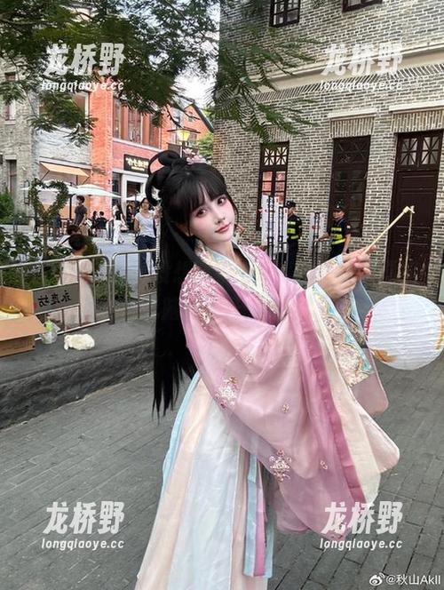 小插曲，我真没想到秋山AkI的白丝资源能让我脑洞大开，哈哈。