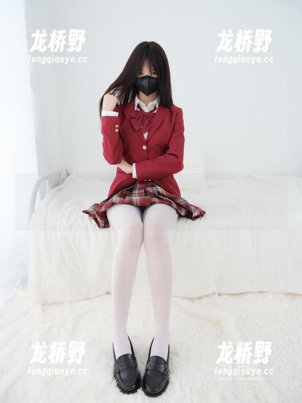 紧急企划-龙崎聆音 紧急企划 - 龙崎聆音与奶牛的亲密接触,图片真是莫名其妙的温馨