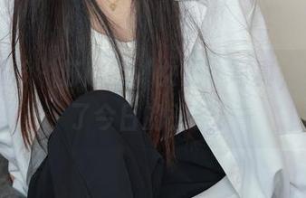 绮梦摄影 – 苏欣的‘女王’写真，更新成了今日的头条！