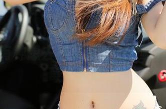 美媛馆 - Carina绮里嘉的夏天:这几张图让你有种想去蹦迪的冲动…哪儿来的草莓奶昔呀?