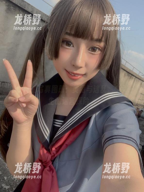 胡桃喵的写真图册：美丽与迷乱，少女一生的迷宫探险。