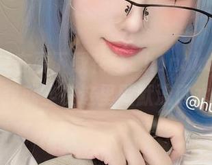 好的,现在要下载花兮_honoka的女神,我就坐在这里默默流口水…