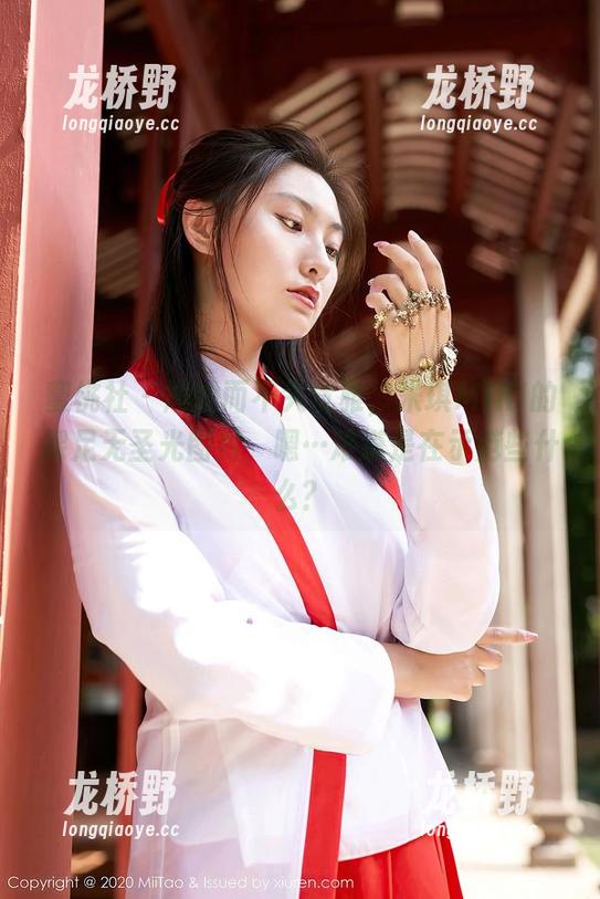 蜜桃社-米琪MIKI 蜜桃社 - 尴尬而不失优雅,米琪MIKI的裸足无圣光图片,嗯…难道是在示范些什么?