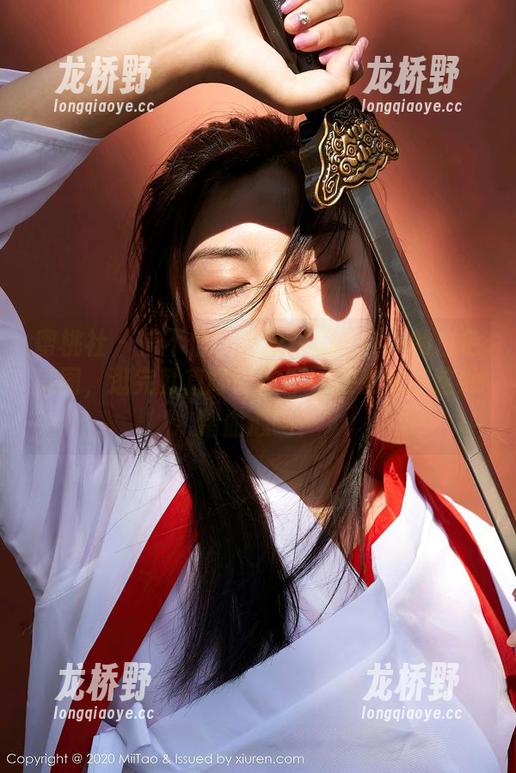 蜜桃社 - 信不信？陆萱萱Cecilia的白色美图，逛完就直呼：这不是在炫耀我这颗猪血心吗？