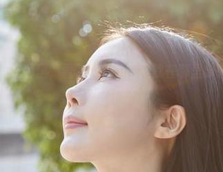 蜜桃社 - 吊带在哪里，雪飞的私拍图集就在哪里，轻松到几乎不努力的样子。
