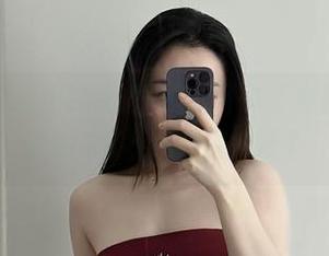 微密圈 – 图片中的铁锤姐姐，不知不觉就被大杀器给秒杀了；这作品太妙了