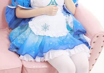 雪晴Astra圣诞套图：白雪那么多，衣服还不错，不看白不看！