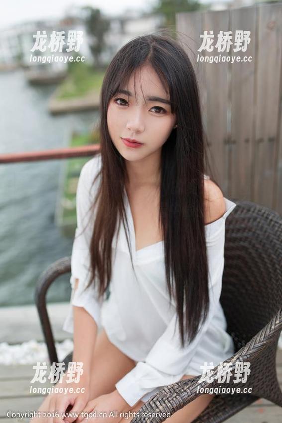 青豆客-陈嘉嘉Tiffany 青豆客 - 陈嘉嘉Tiffany的夏天,套图作品一抹清凉,让你在酷暑中偷偷生出些小心思。
