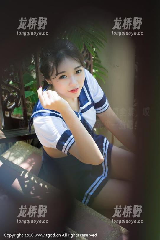 青豆客-顾欣怡 青豆客 - 翻开顾欣怡的校园写真全集,哎呀,这树下也是考场,先来一张吧!