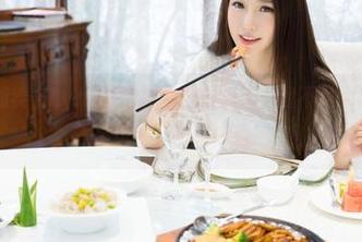 魅妍社 - 刘奕宁Lynn在白衬衫合集里说:我不是大片,只是个壁纸控,不信你看!