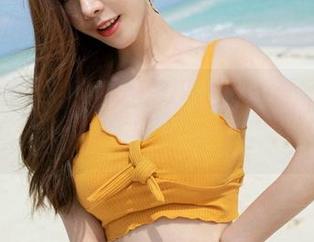 魅妍社 - 闵妮Mily的高清海边冒险合集:看她如何与海浪斗智斗勇