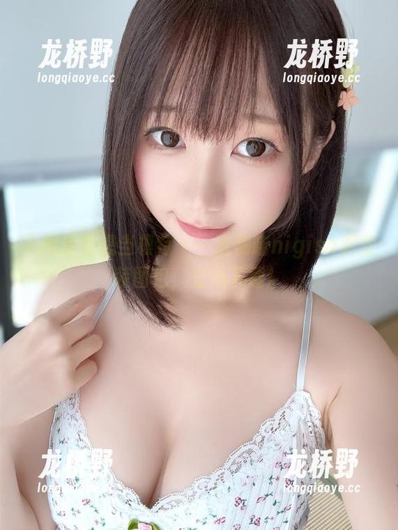 魔物喵nigisa 下班后也想当模特——魔物喵nigisa职业装图包,立马下载!