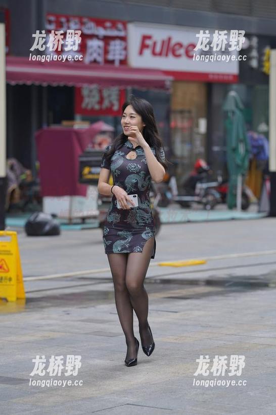 魔镜街拍 - 冷风吹，人心热，最新分享婷婷的肉丝圣诞“化妆术”！