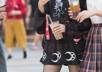 魔镜街拍 – 最新旗袍街拍，艾小青的写真让我思考，难道街上的路灯也在默默给我们打灯光？